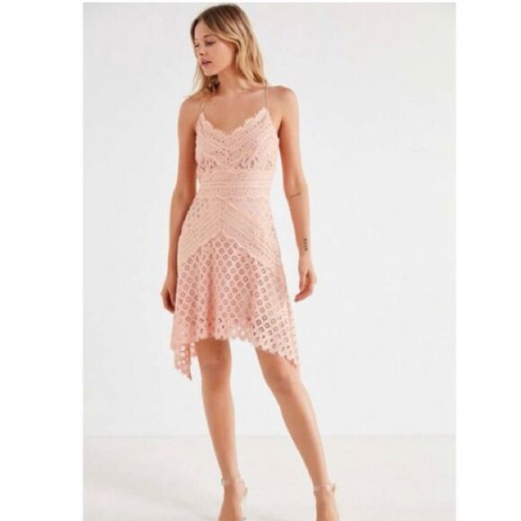Keepsake the Label Bridges Lace Handkerchief Mini Dress Blush Size Large - Picture 8 of 8